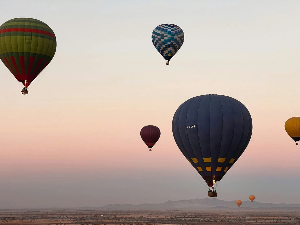 Air balloon ride Marrakech at sunrise with Atlas Mountains views